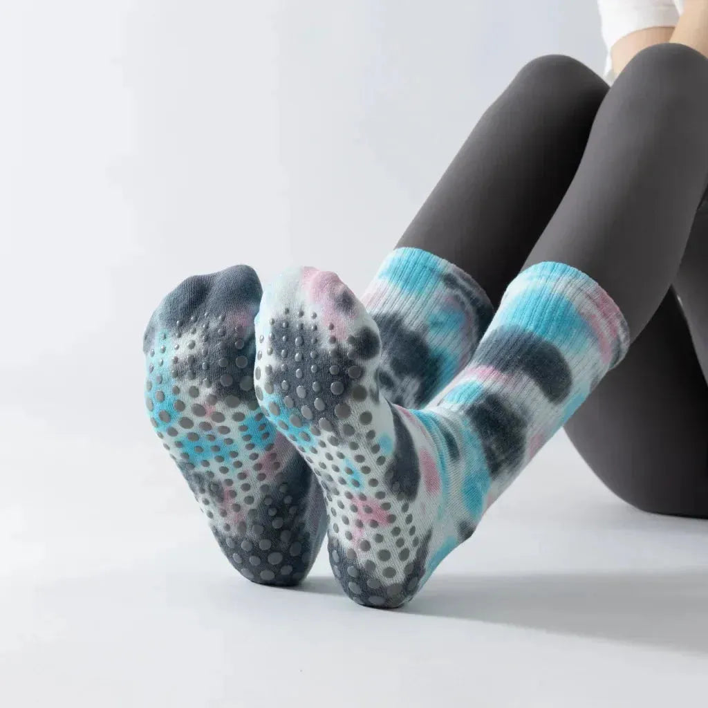 Woman Yoga Socks With Tie Dye And Non Slip Grip - Water Blue Black Graffiti / one size