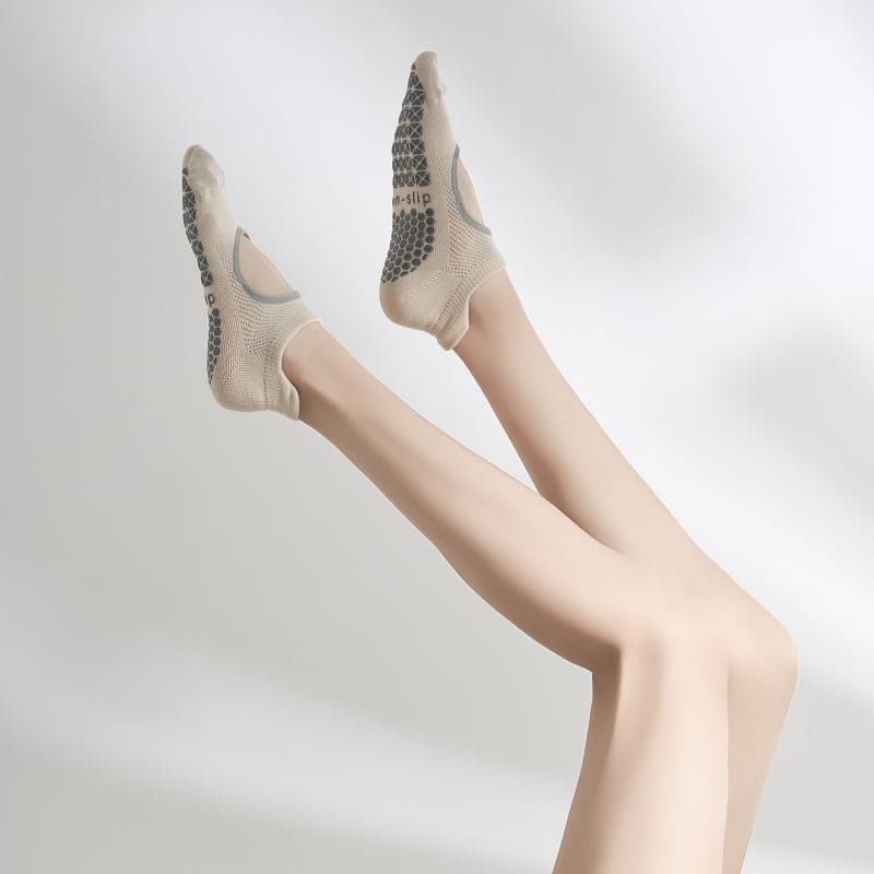 ANTI SLIP SHORT BARREL YOGA SOCKS FOR WOMEN