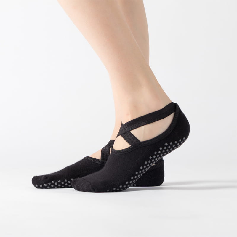 NON SLIP YOGA SOCKS WITH GRIP FOR WOMEN AND MEN