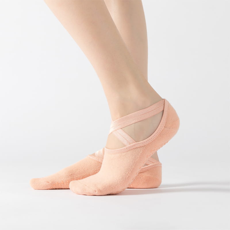 NON SLIP YOGA SOCKS WITH GRIP FOR WOMEN AND MEN