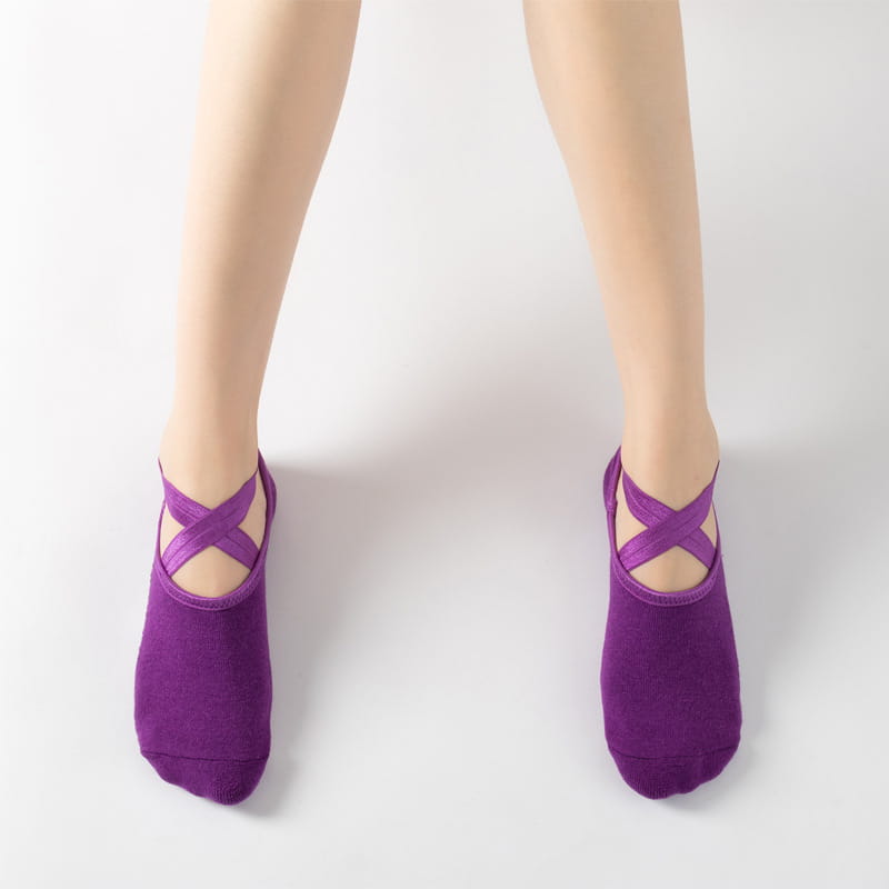 NON SLIP YOGA SOCKS WITH GRIP FOR WOMEN AND MEN