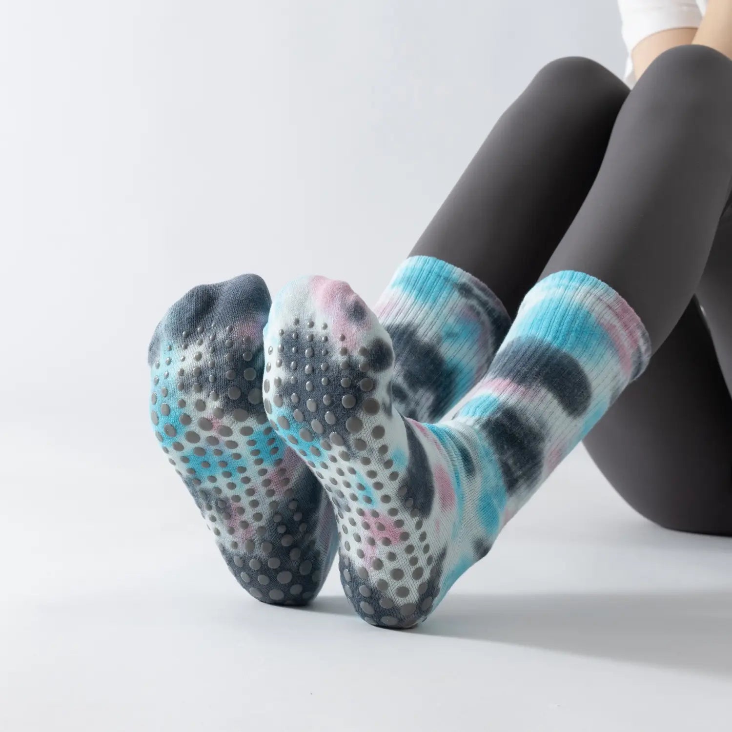 TIE DYE NON SLIP LONG YOGA SOCKS FOR WOMEN