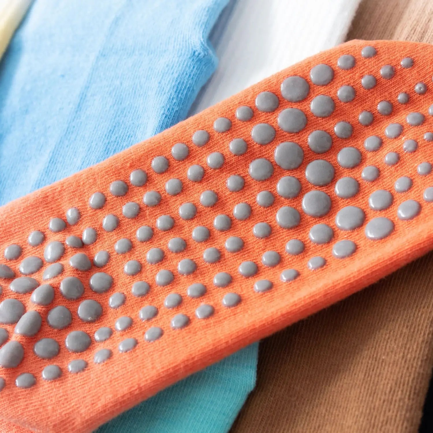 GRADIENT NON SLIP YOGA SOCKS WITH GRIP FOR WOMEN