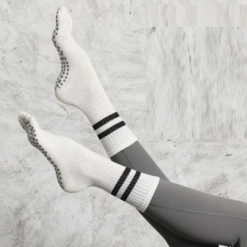 PREMIUM NON SLIP YOGA SOCKS FOR WOMEN AND MEN