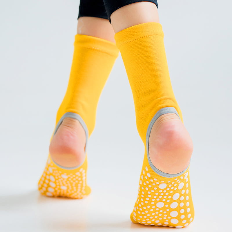 SPLIT TOE JACQUARD YOGA SOCKS FOR WOMEN