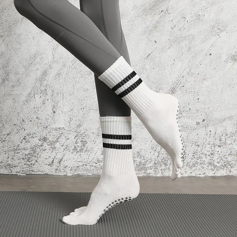 PREMIUM NON SLIP YOGA SOCKS FOR WOMEN AND MEN