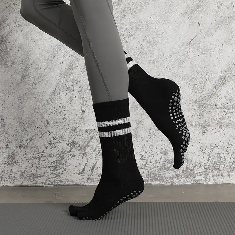 PREMIUM NON SLIP YOGA SOCKS FOR WOMEN AND MEN
