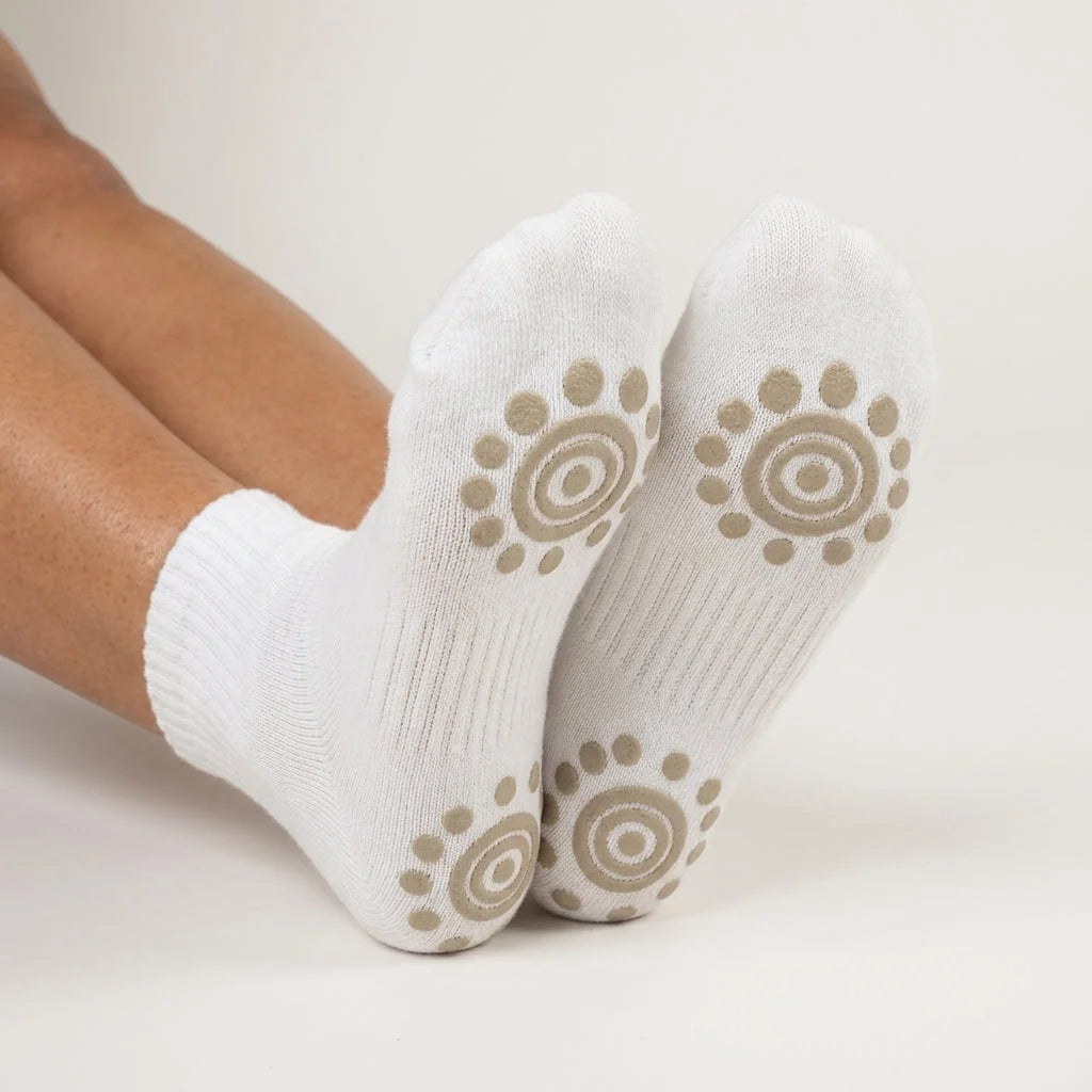 Breathable Barre Sticky Socks For Studio Control