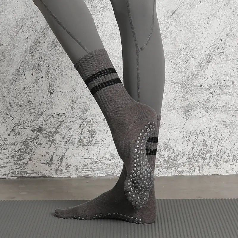 PREMIUM NON SLIP YOGA SOCKS FOR WOMEN AND MEN