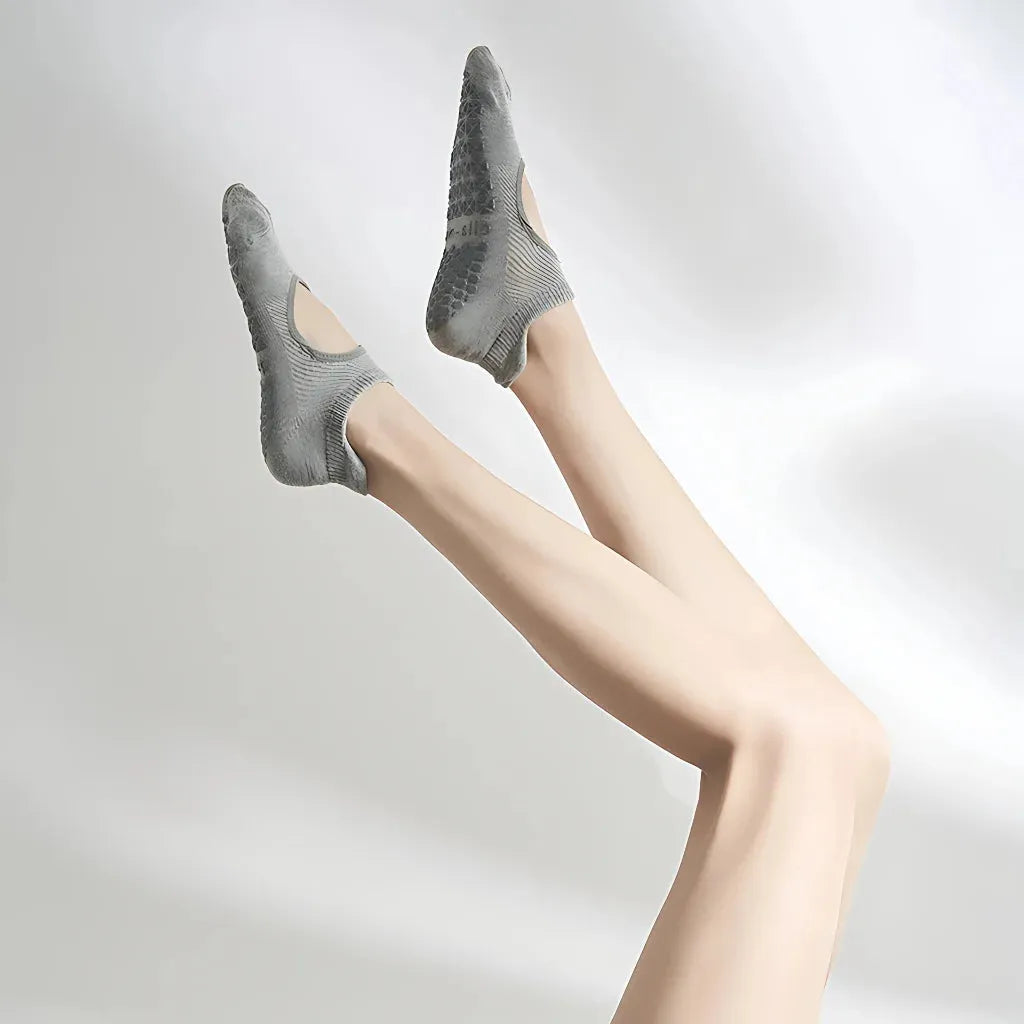 Non Slip Yoga Socks For Women With Cotton Comfort - Grey / one size